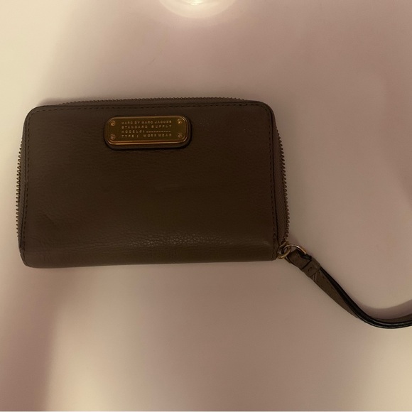 Marc Jacobs Wristlet/Wallet in Taupe - Picture 1 of 3